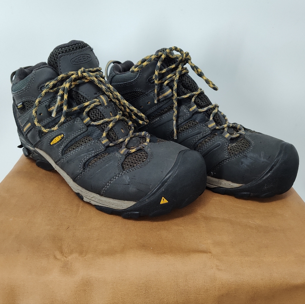 KEEN Men's Black and Yellow Lace-Up Boots